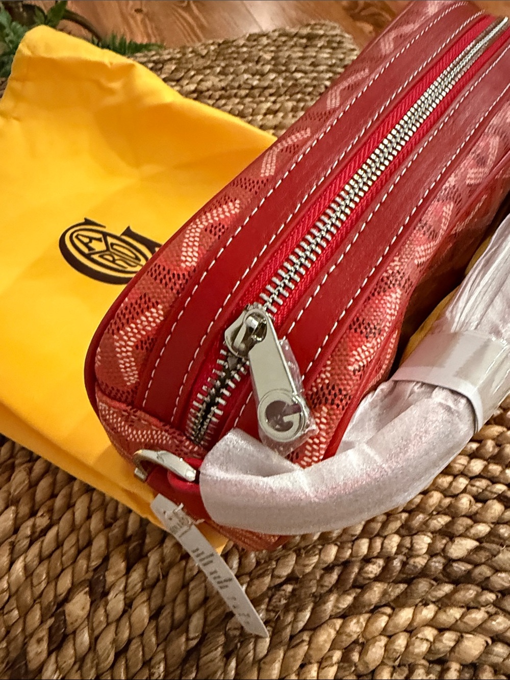 Designer INSPIRED Crossbody Bag in geometric red print - Picture 6 of 7